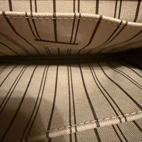 Louis Vuitton Empreinte Pochette Metis Beige - Picture 4 of 15